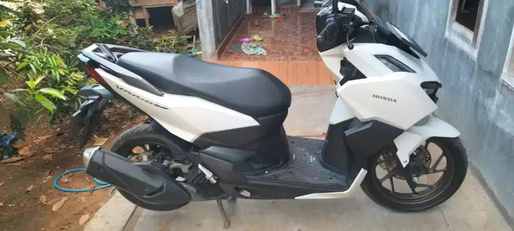 VARIO 160 2022 Putih