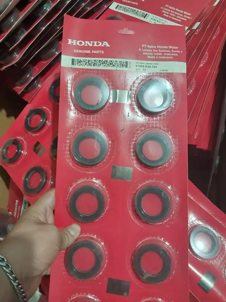 Seal roda belakang beat/vario lama/scoopy honda asli