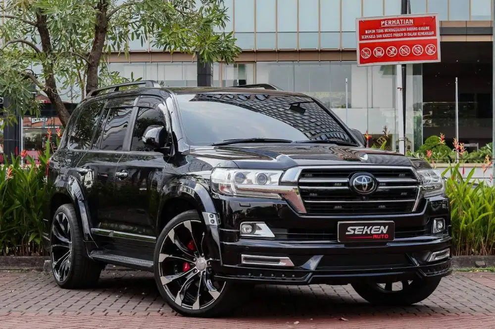 Toyota Land Cruiser LC 4.5 VXR 200 V8 Diesel Solar 4x4 Sunroof AT 2018