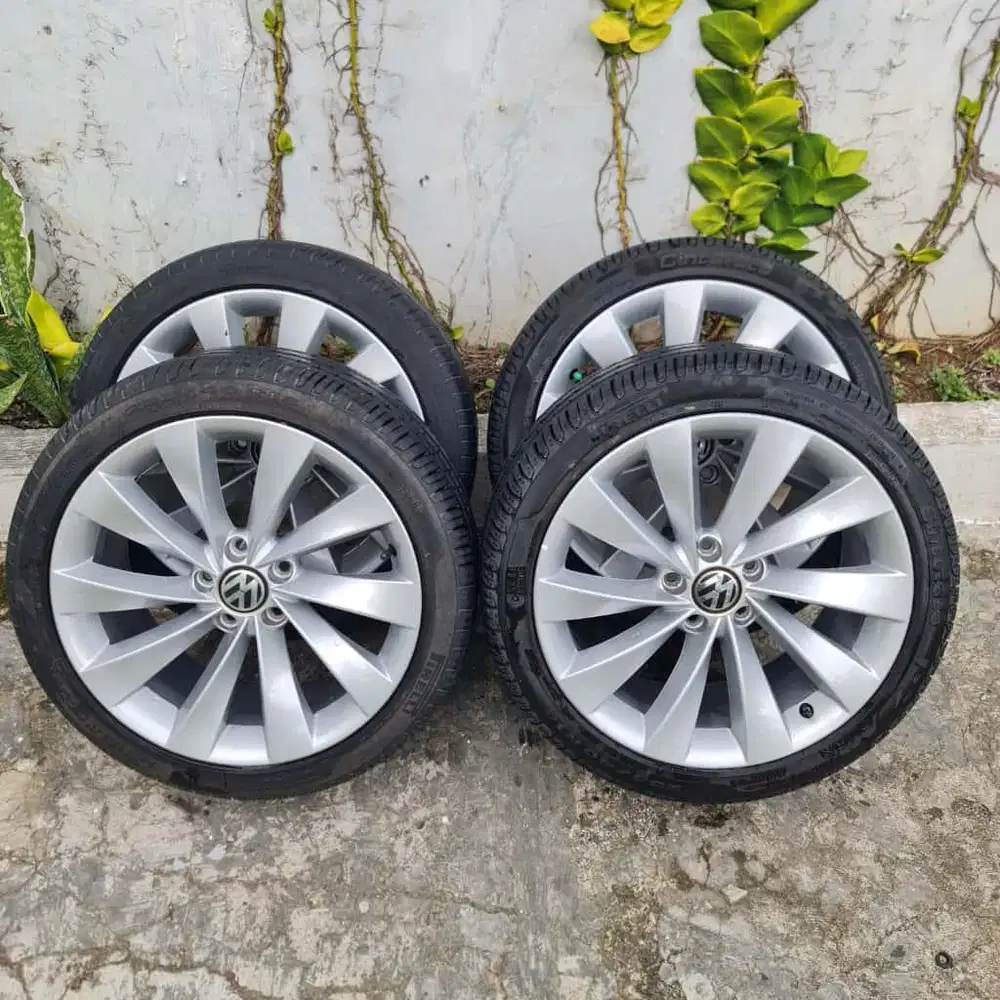 Di jual VELG ORI VW SCIROCCO 1.4 2014 part number