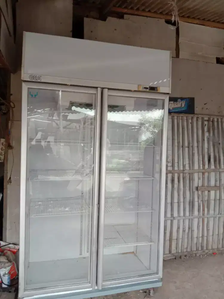 Showcase 2 pintu