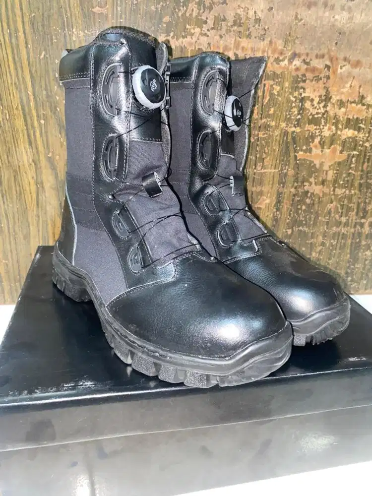 SEPATU PDL TALI PUTAR