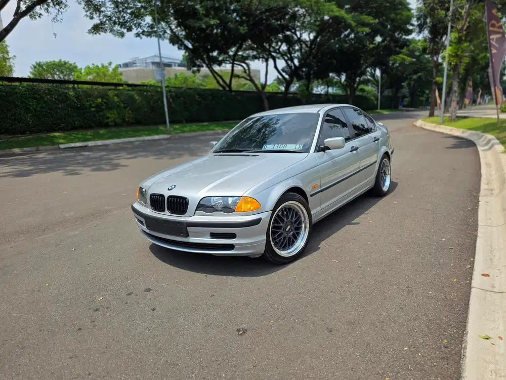 BMW 318i 2000 Bensin
