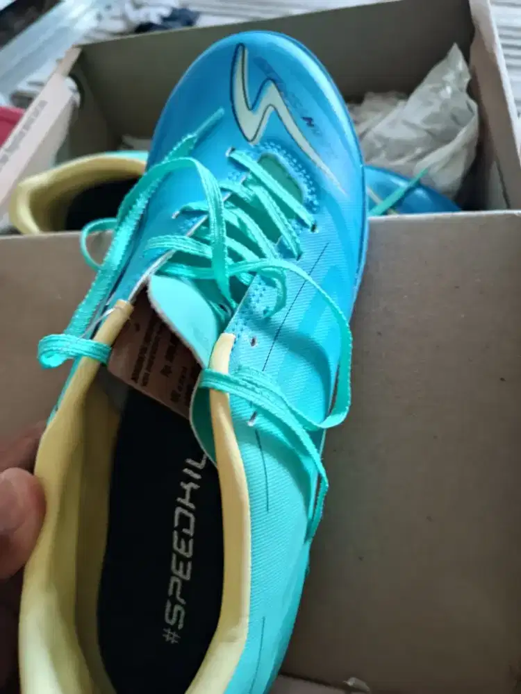 Di jual sepatu futsal