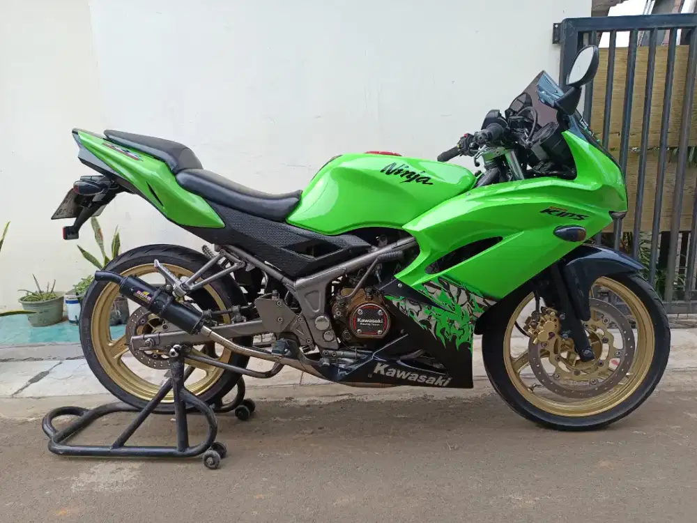 Kawasaki ninja RR new 2013 siap pakai