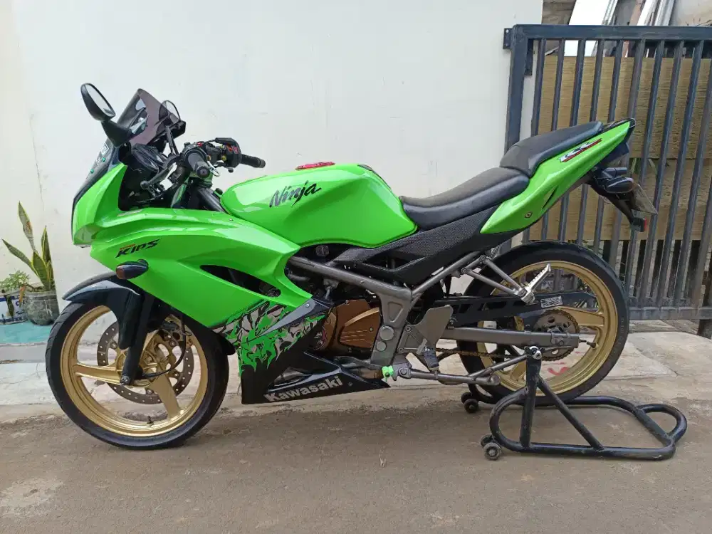 Di jual ninja RR new 2013 sehat terawat