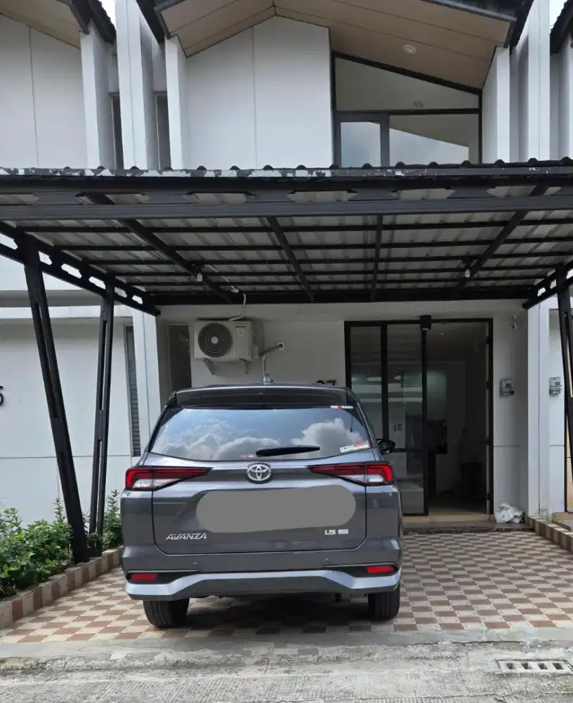 DISEWA RUMAH BARU SEMI FURNISH ( BANYAK FASILITAS TERSEDIA )