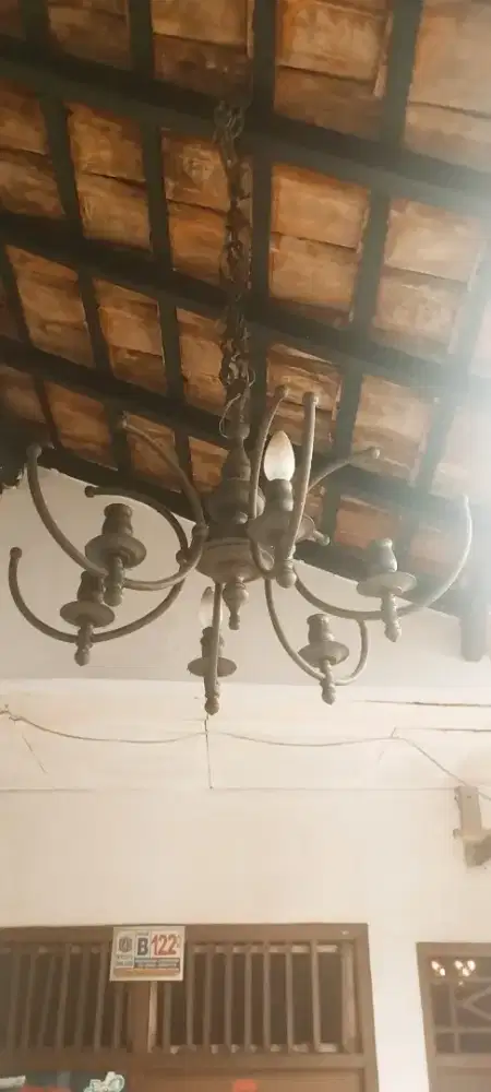 Lampu gantung antik
