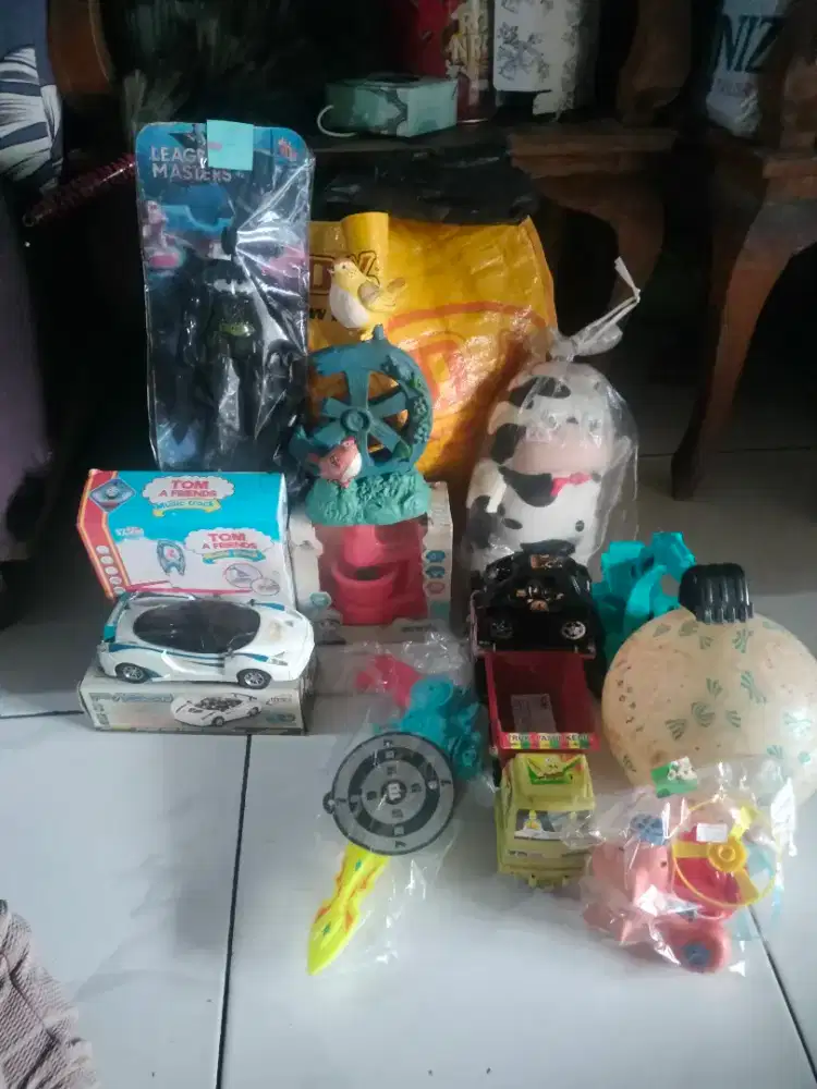 Borongin mainan semua yg ada d foto