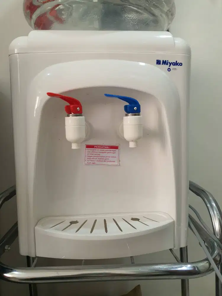 Dispenser Miyako (bisa panas) + lemari 4 laci merk Napolly