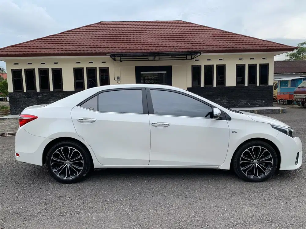 Toyota Corolla Altis 2015 Bensin