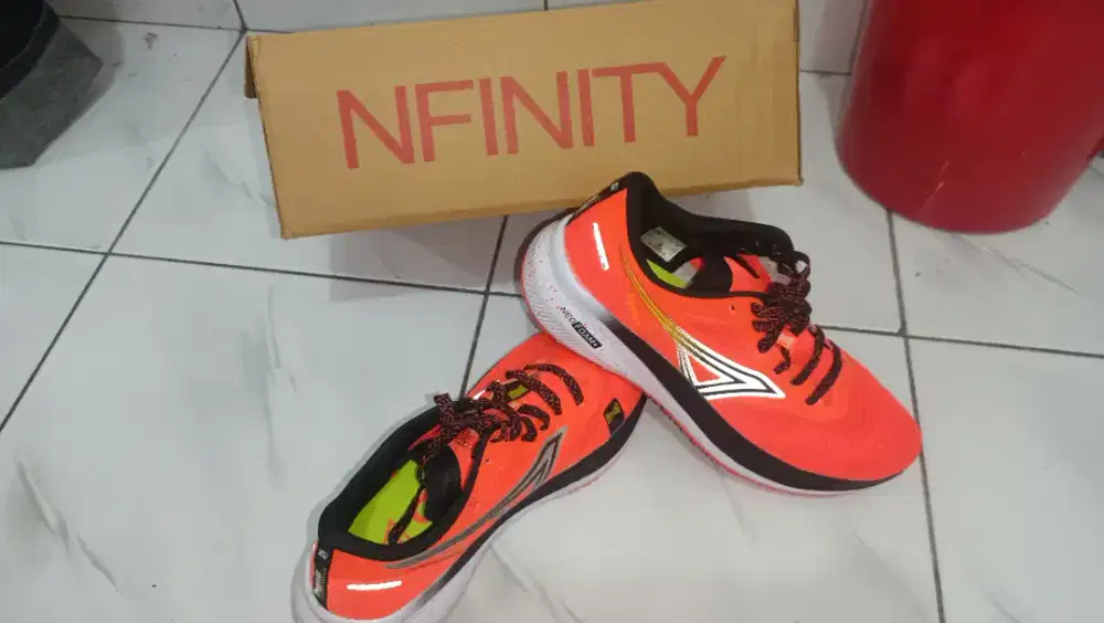 Sepatu lari ARDILES NFINITY RAITON