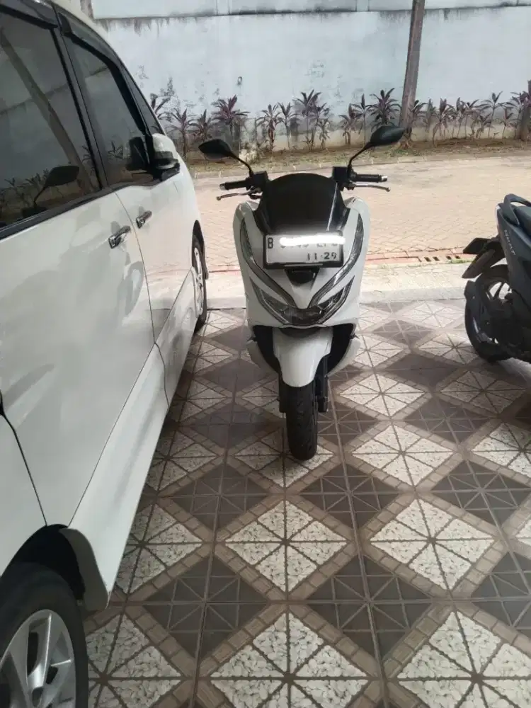 Di Jual Honda PCX 2019 Putih
