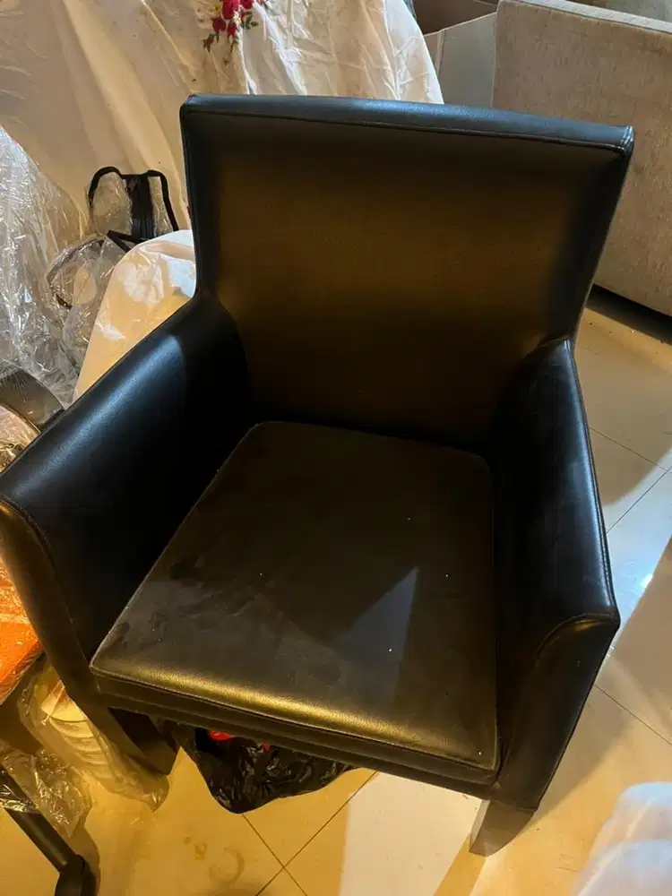 Kursi santai hitam