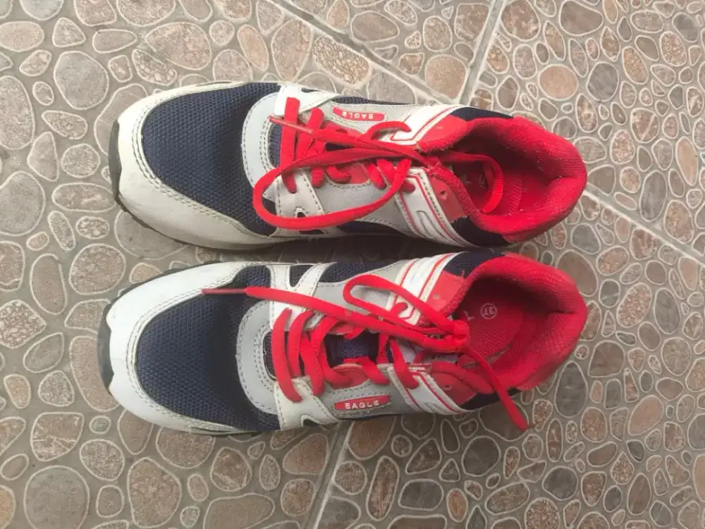 Sepatu EAGLE dan Slipper plus Bonus
