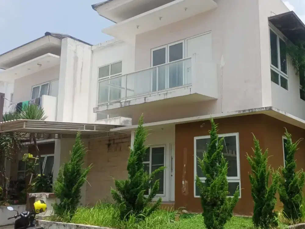 town. house.  asri.  hrg. bgs. lokasi. bagus.