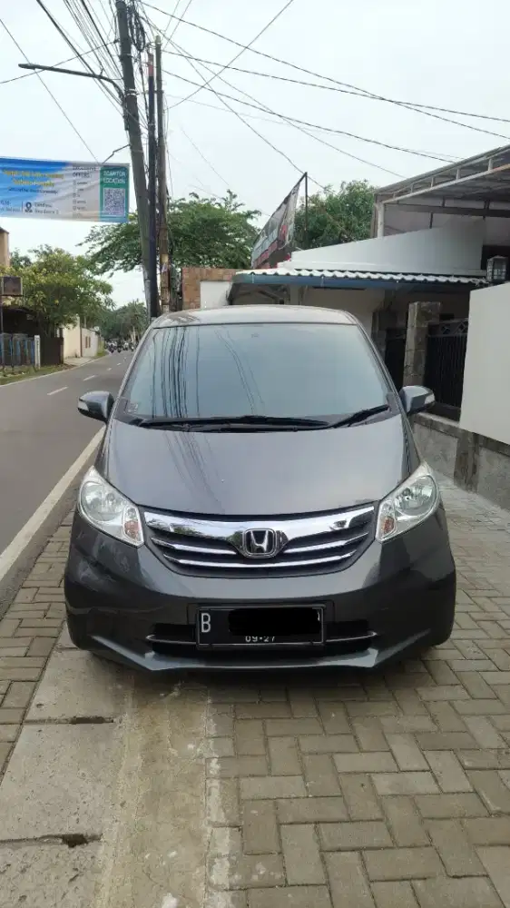 Honda Freed e low km 2012
