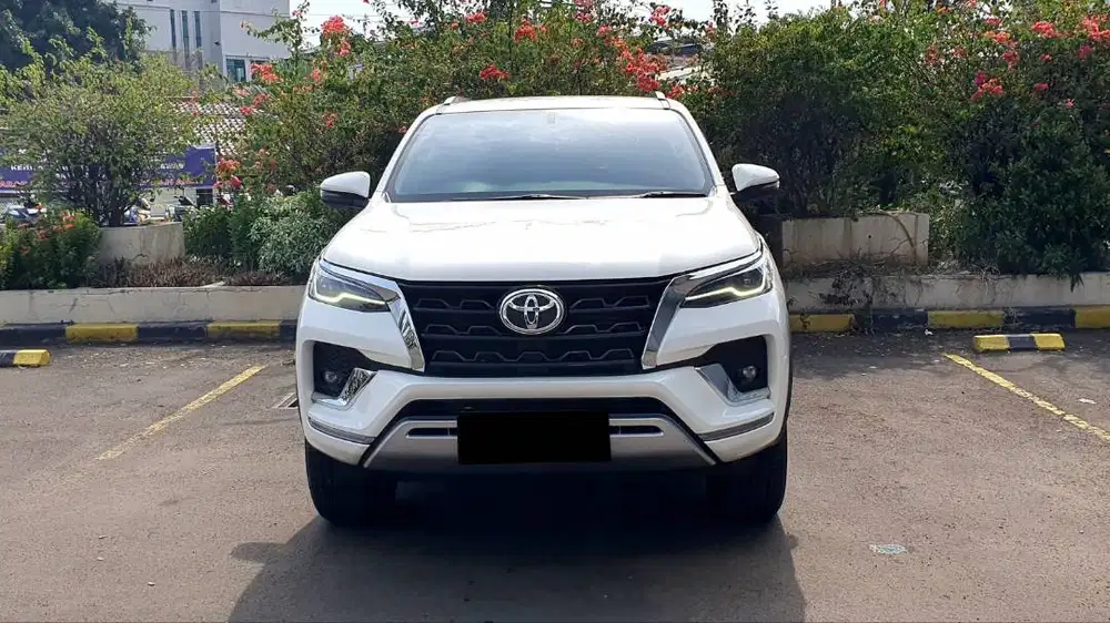 Toyota Fortuner 2.4 VRZ Diesel Facelift 2022 NIK 2021 Like New Low KM