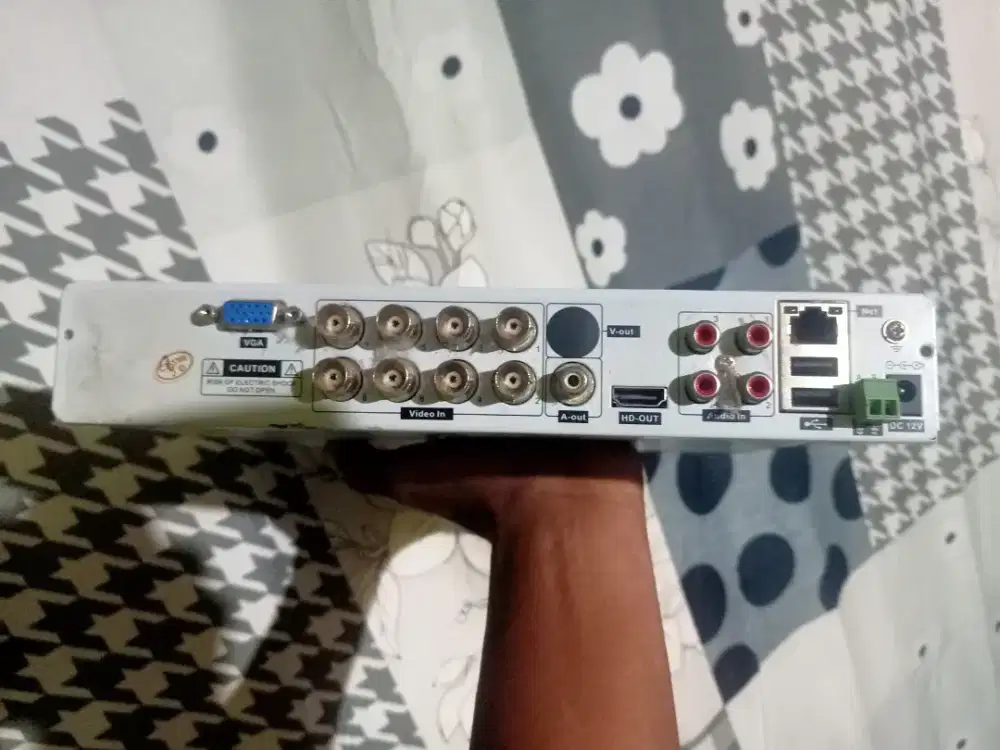 Di jual 5 kamera cctv lengkap tingal pakai dan pasang yg cepat dia dpt