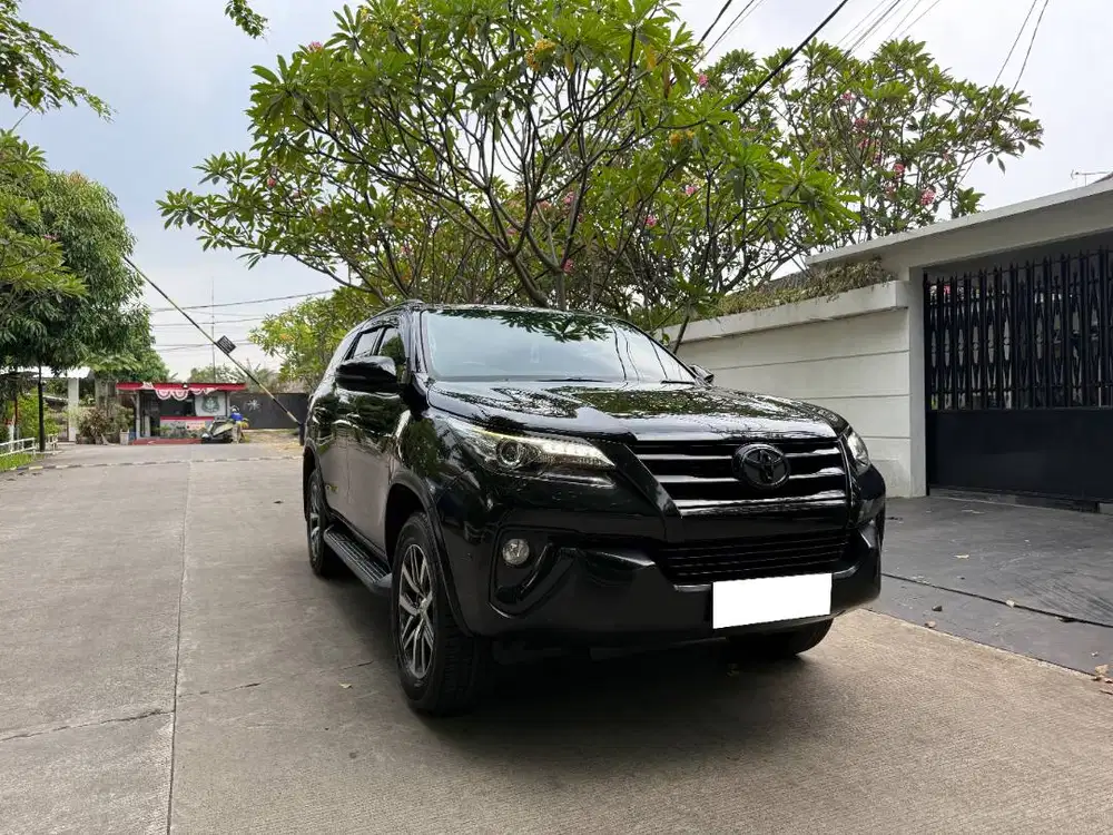 Toyota Fortuner 2.4 4x2 VRZ Solar-AT (Tahun 2018)