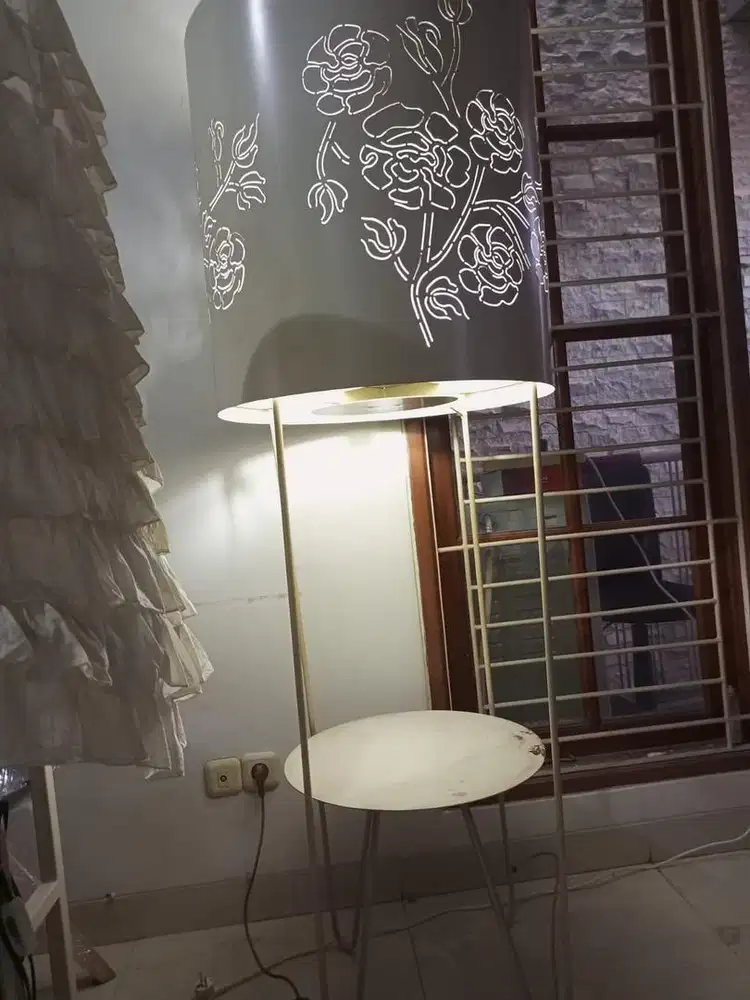 Lampu standing ruang tamu