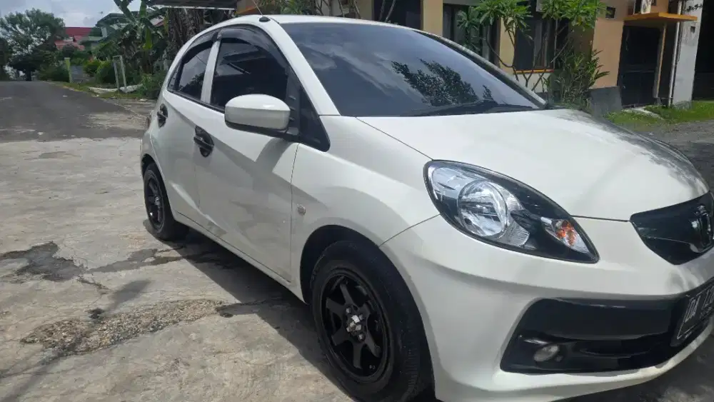 Dijual brio E matic 2015.
