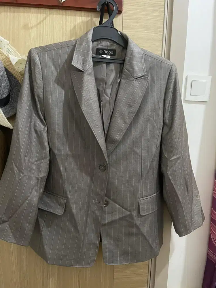 Blazer wanita abu