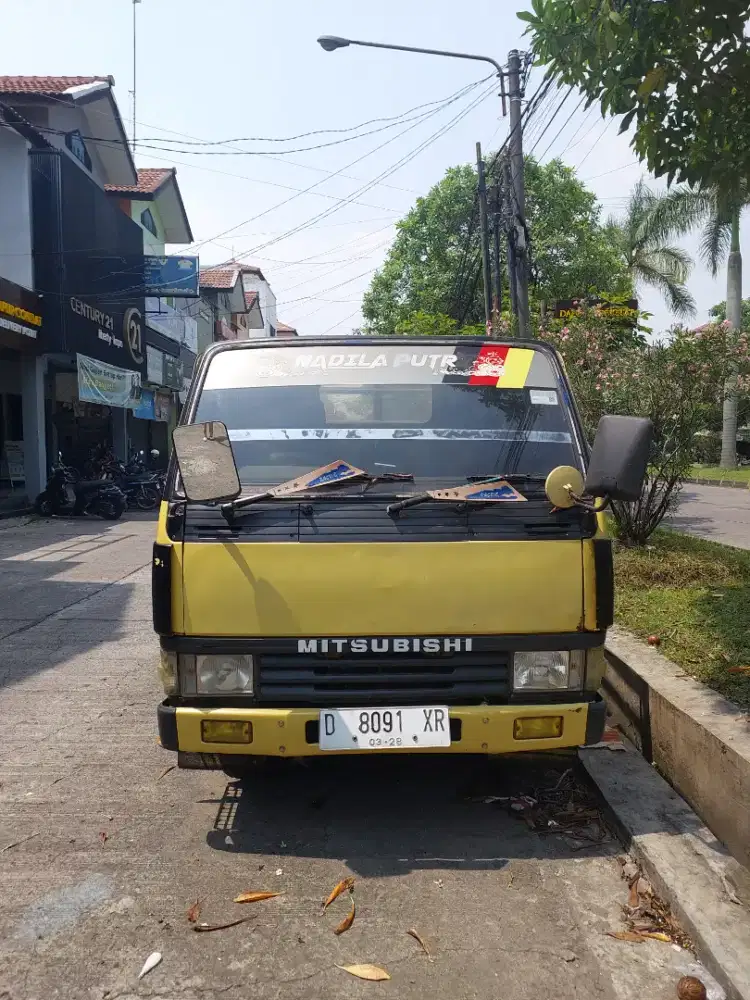 Truck Mitsubishi Colt Diesel / Truk Engkel / Ragasa 2001