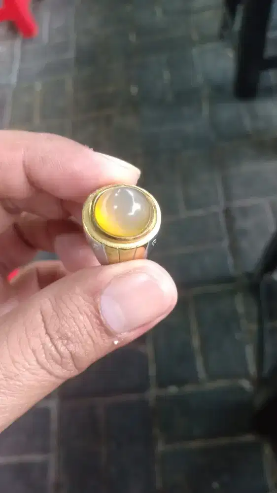 Batu unik warna kuning ny menyala ring size no 8,5