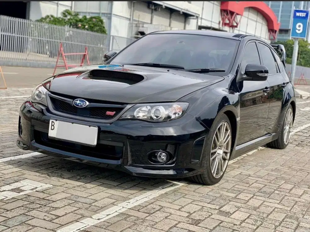 SUBARU IMPREZA WRX STI AT HITAM 2013