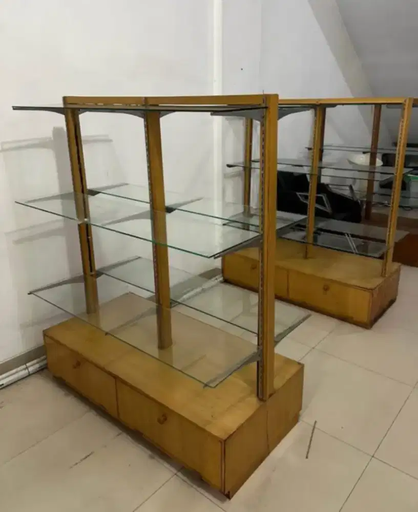 Etalase tas dan etalase aluminium bekas murah