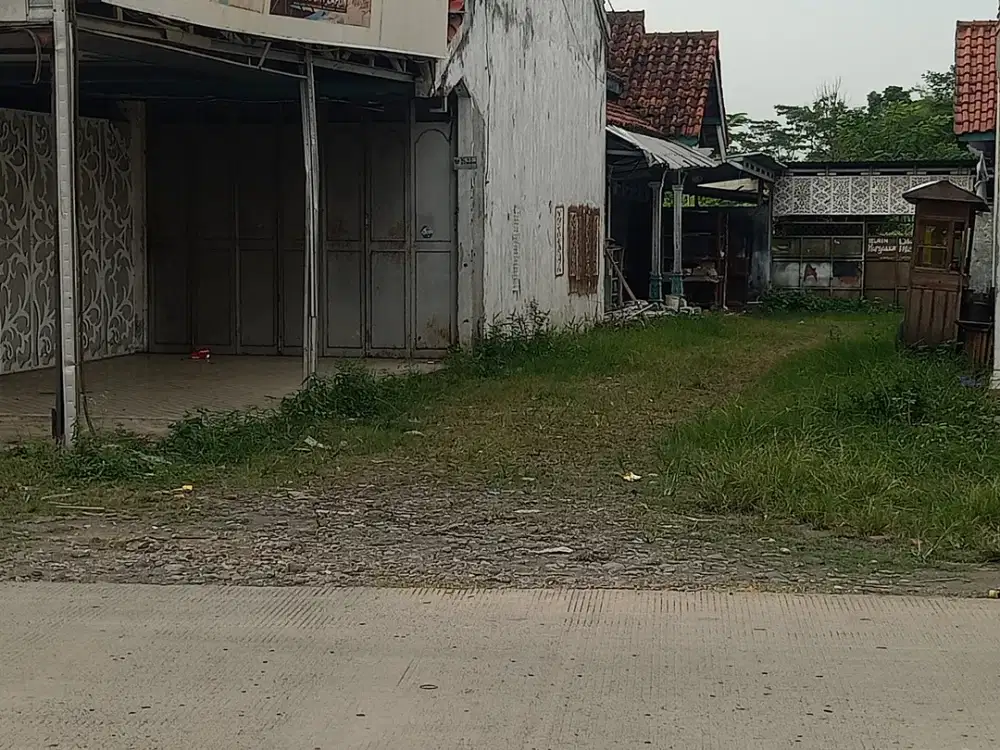 Rumah dan ruang usaha di pusat ekonomi kesesi
