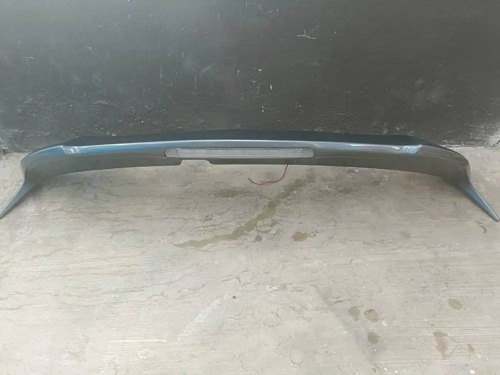 Spoiler brio grey