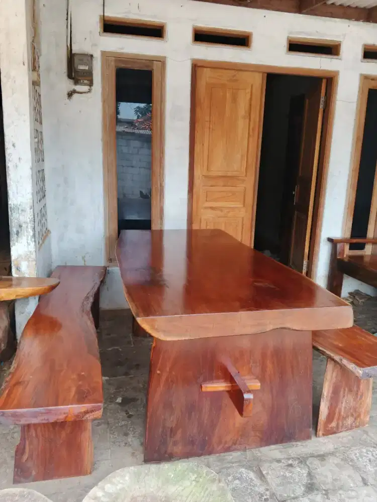 Meja makan antik teras