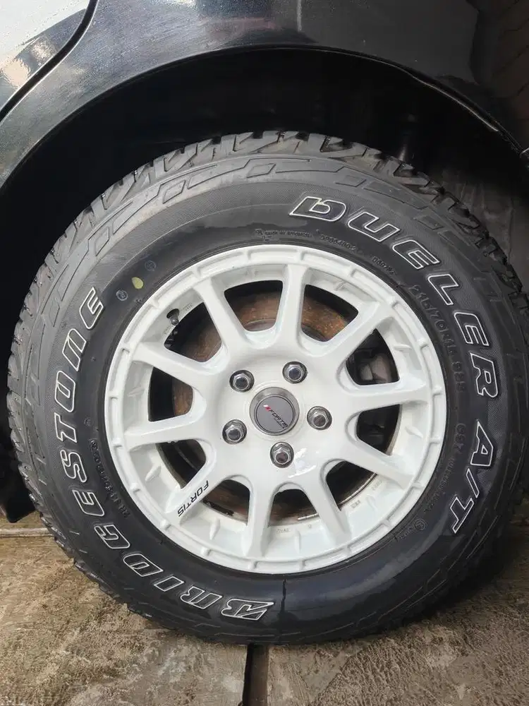 Velg Paco PRW White 5x114 ET 38 dan Termasuk Ban 4 Pcs