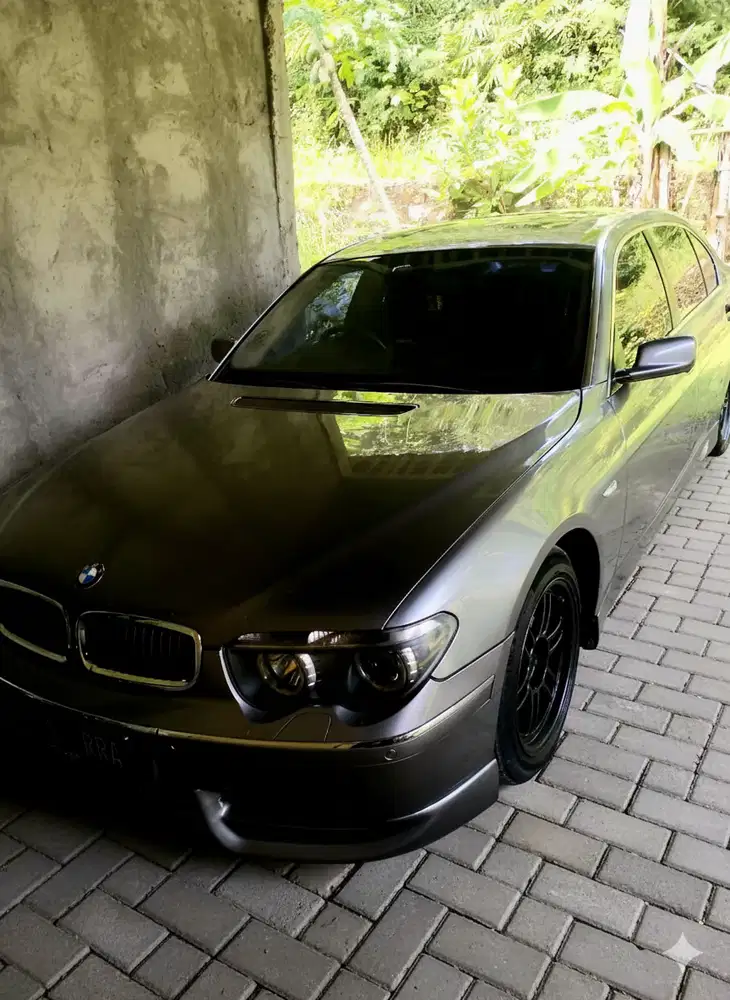 BMW 735i 2003 Bensin