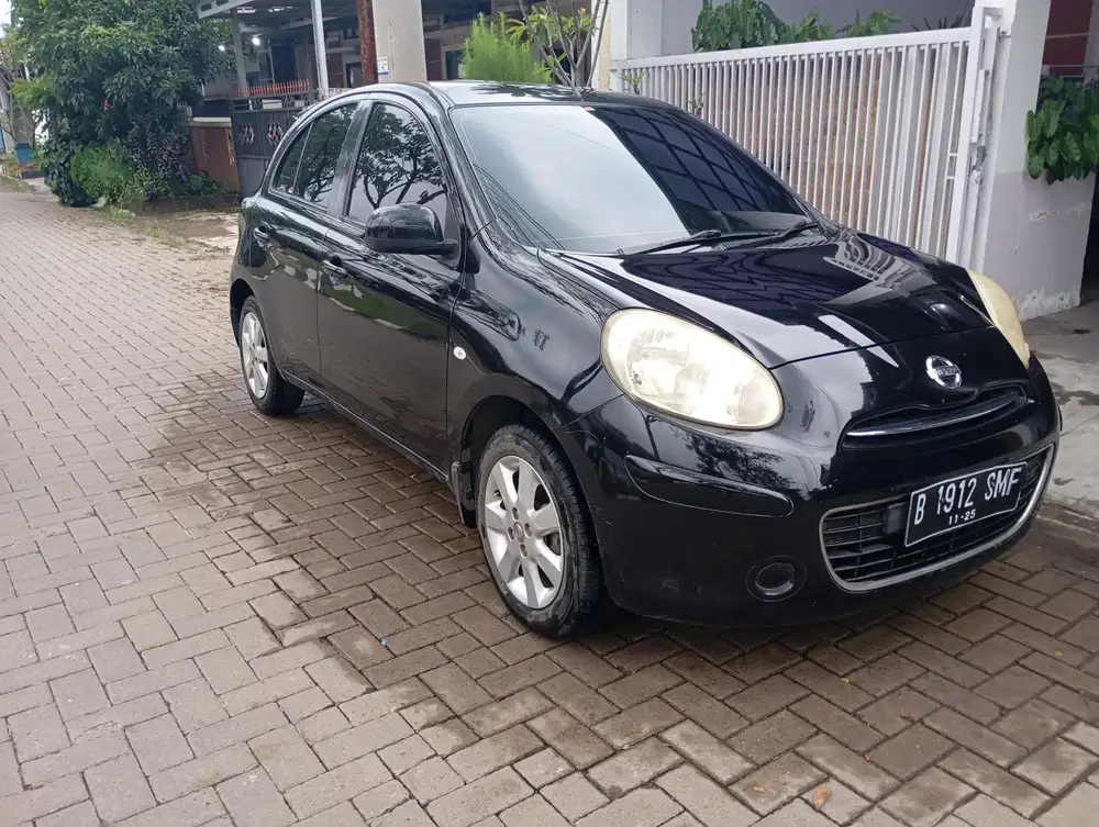Nissan March 2011 Bensin