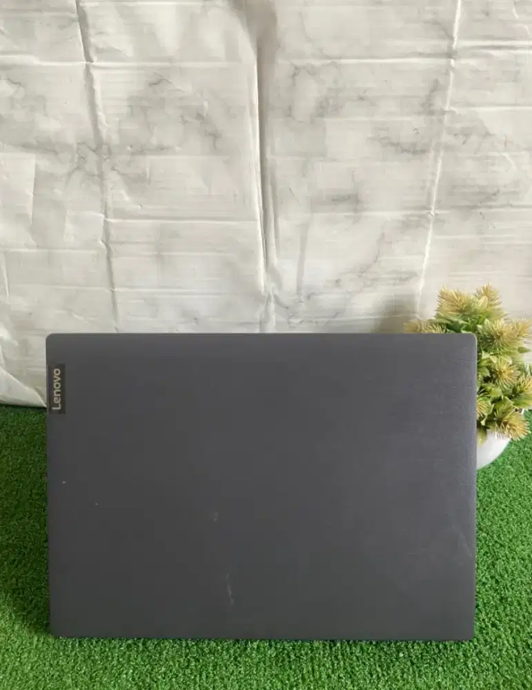 Lenovo V14 AMD Ryzen 3 8/256 14 Grey