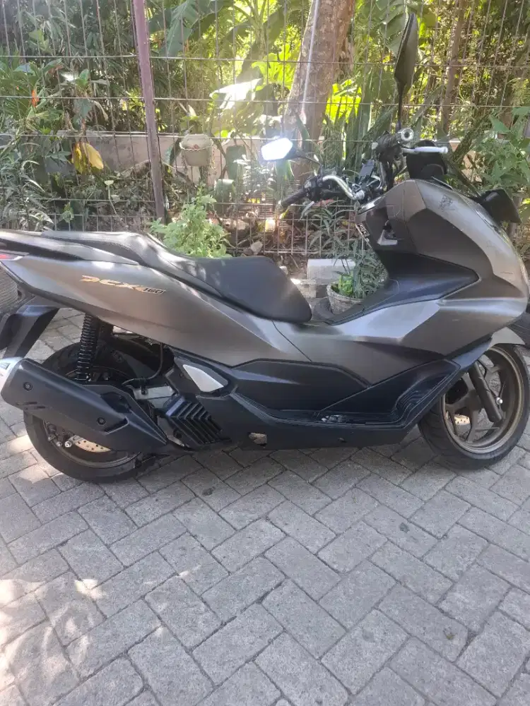 KM 2 Ribu Honda PCX 160 ABS  keyless tahun 2025
