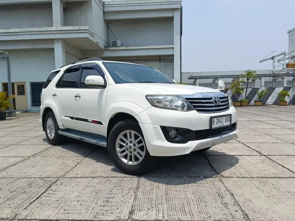 Toyota Fortuner TRD 2.7 AT. Tahun 2013. Putih. Low km. Perfect cond