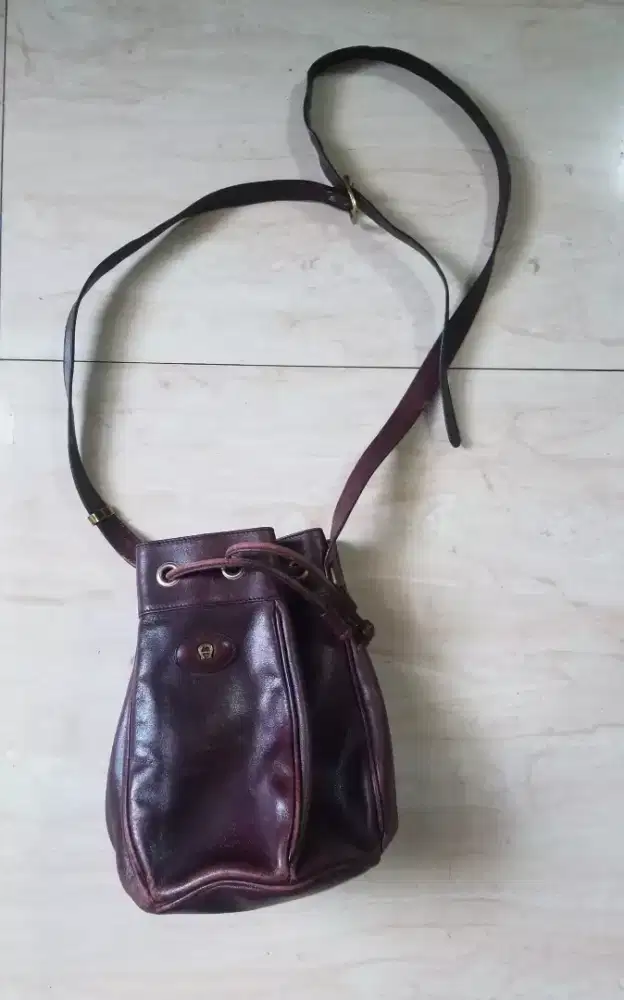 Aigner tas selempang aigner original