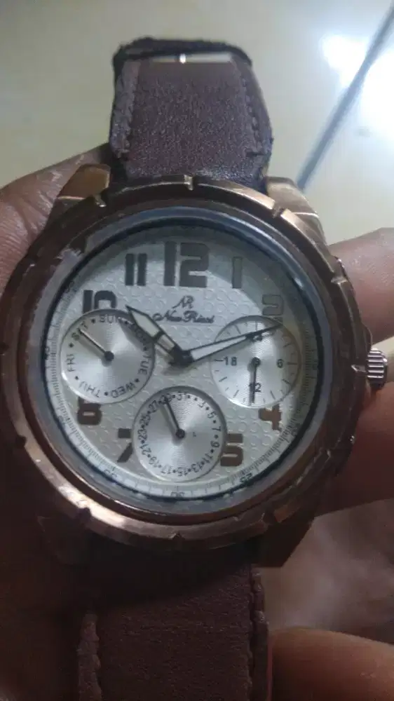 Jam tangan New Ricci
