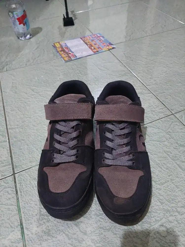 sepatu gowes fiveten