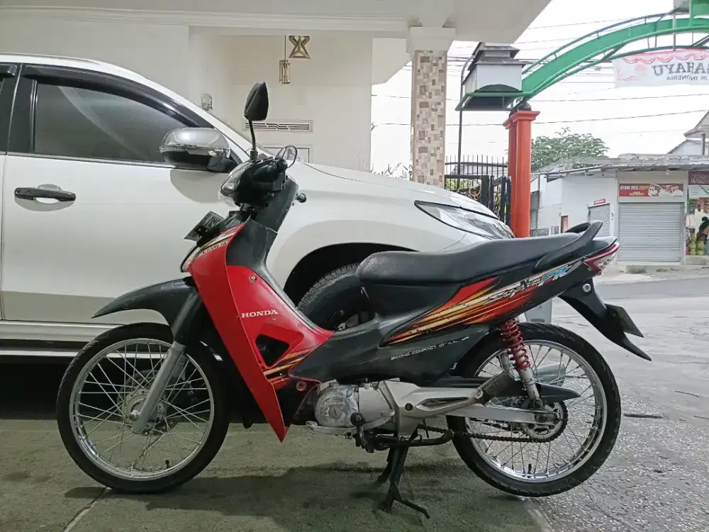 Supra fit tahun 2005 full original/tt boleh gan cash lebih bagus