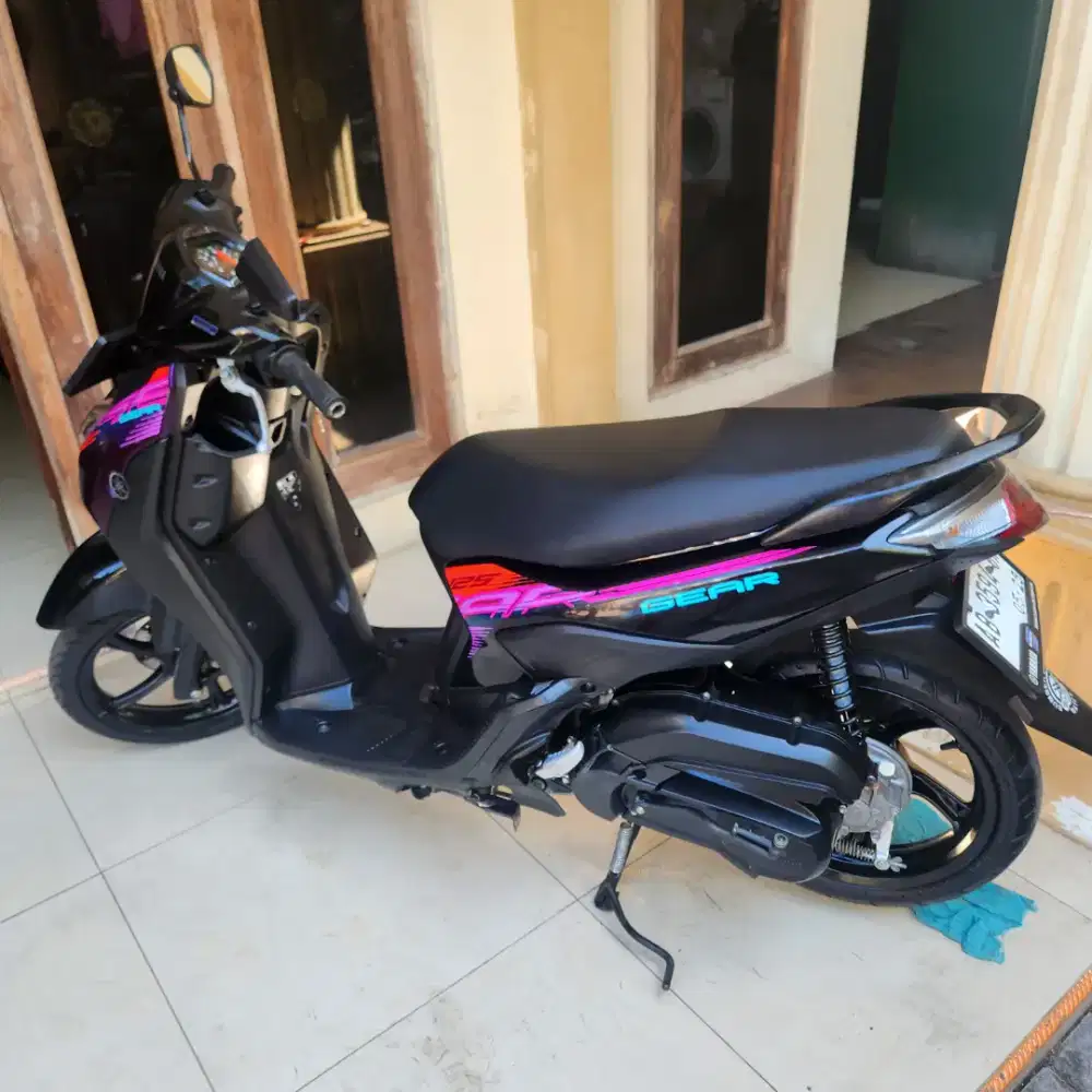 Gear 125 f1 2024 hitam Gbm