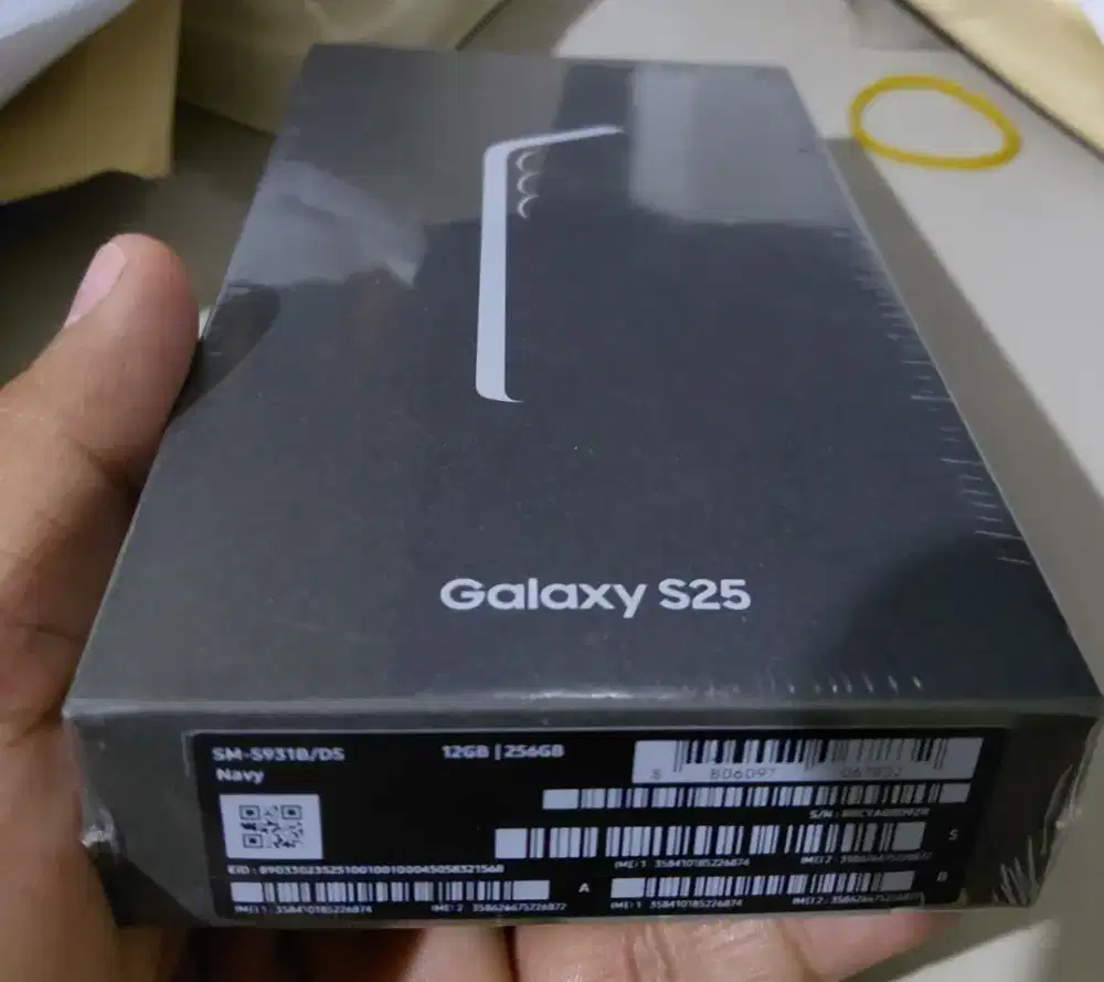 Brand New (BNIB) Samsung S25