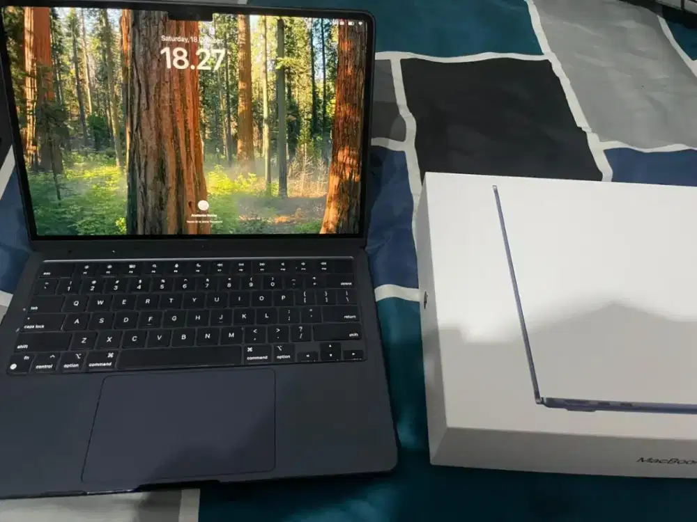 Macbook Air M2 16/256 Garansi Ibox Pemakaian Sebulan garansi panjang