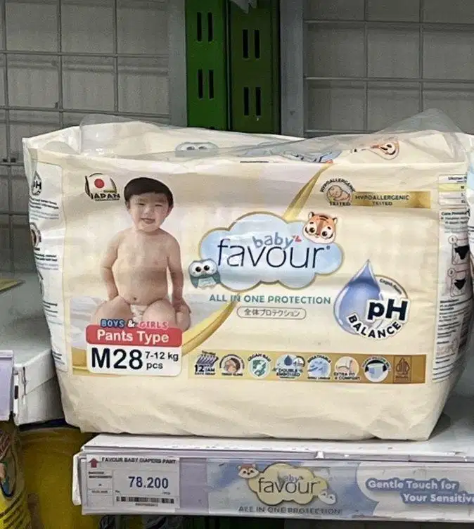 Pampers favours M28