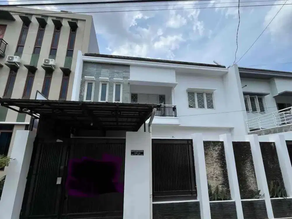 rumah besar dekat hotel tentrem