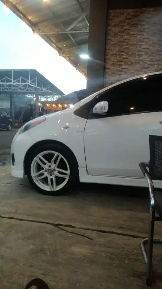 Yaris bakpao 2012 E/mt